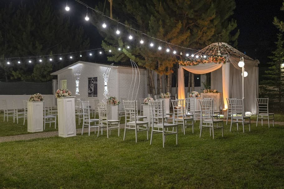 Mango Garden İs Sahne 